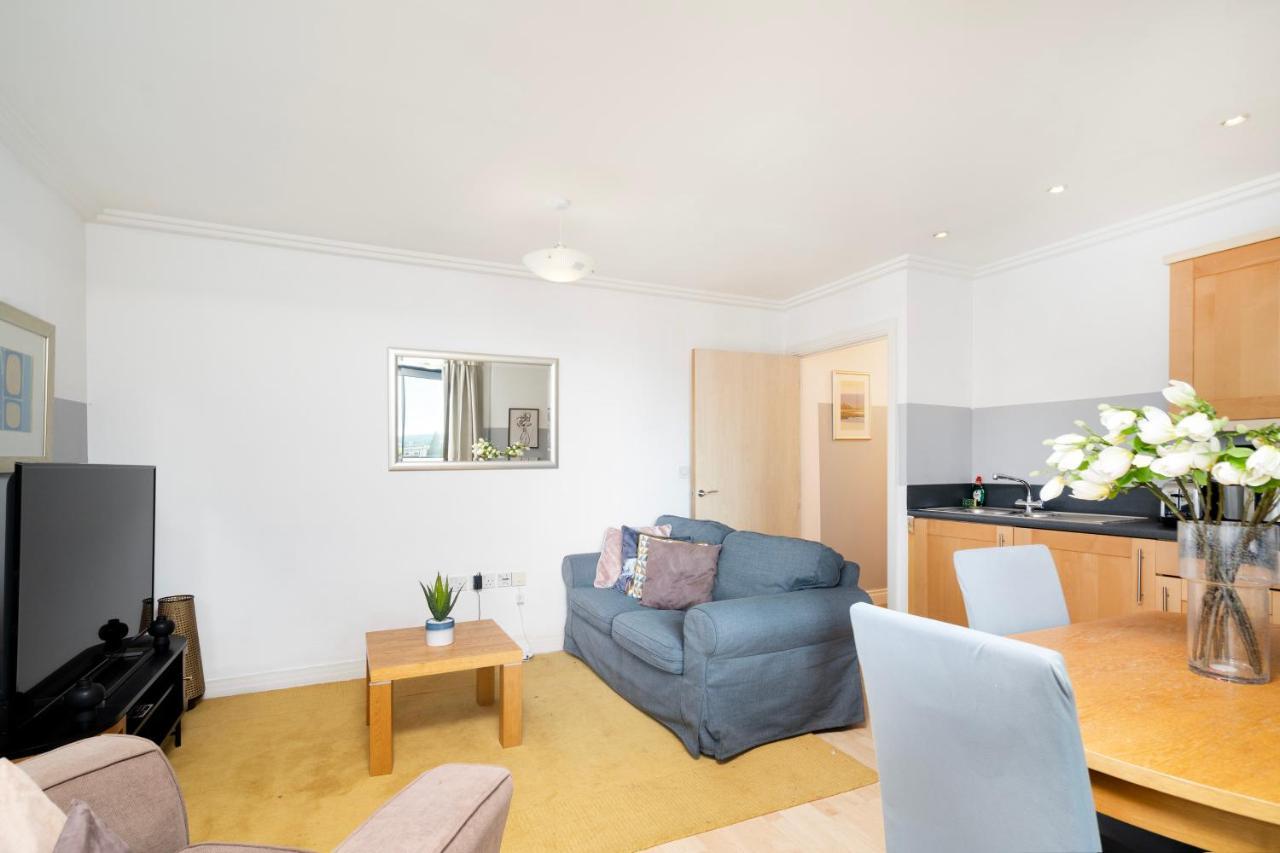 Cosy Flat Right Opp Tube Station Londres Exterior foto