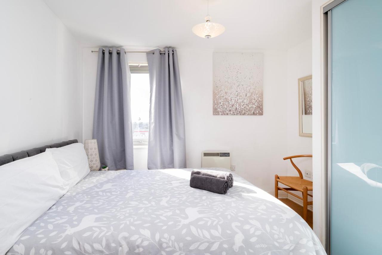 Cosy Flat Right Opp Tube Station Londres Exterior foto
