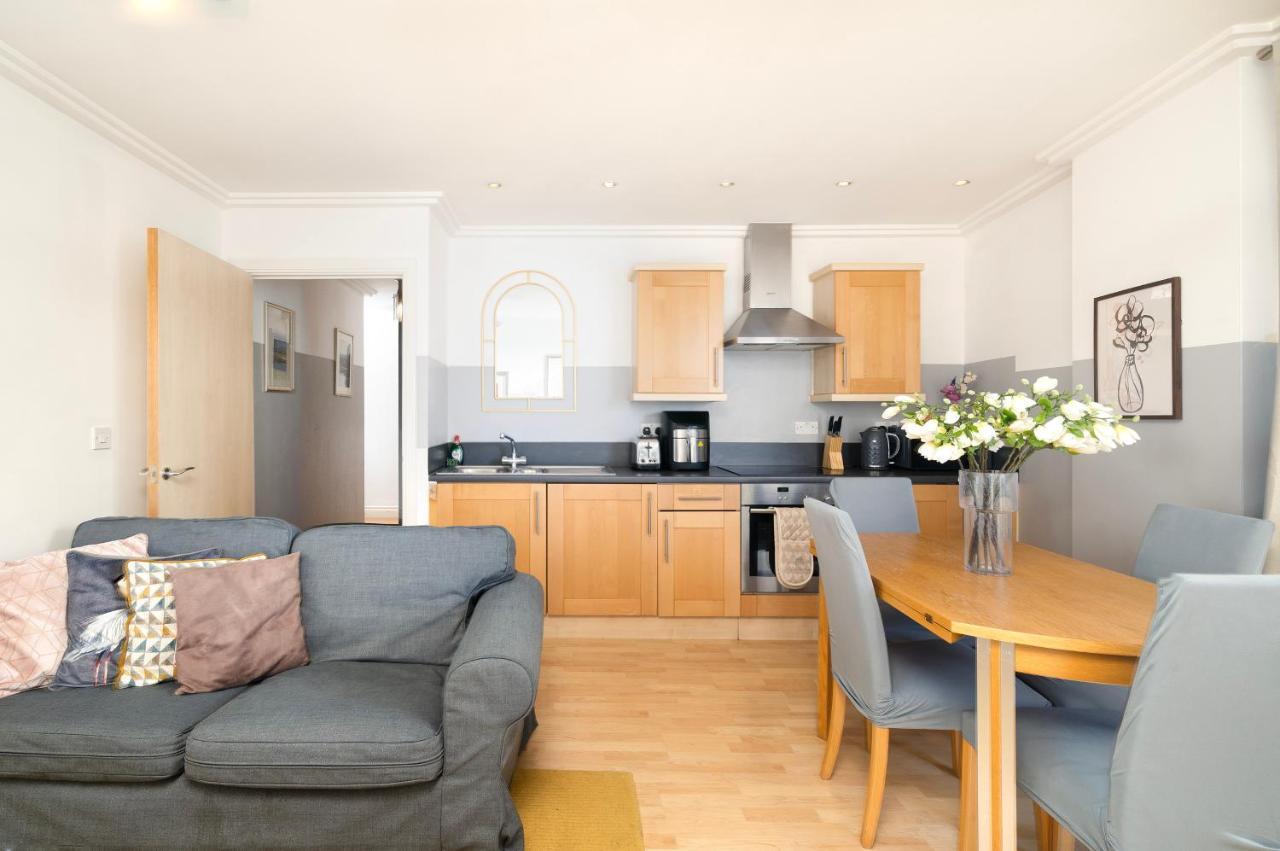 Cosy Flat Right Opp Tube Station Londres Exterior foto